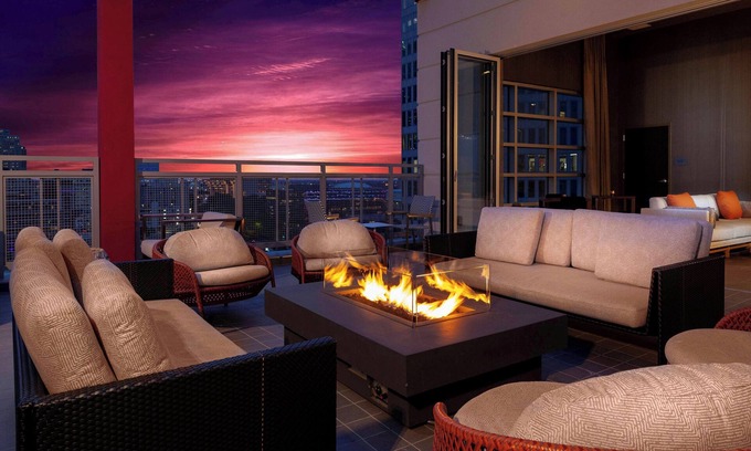 Downtown Dallas Hotel | Courtyard by Marriott Dallas Downtown/Reunion District