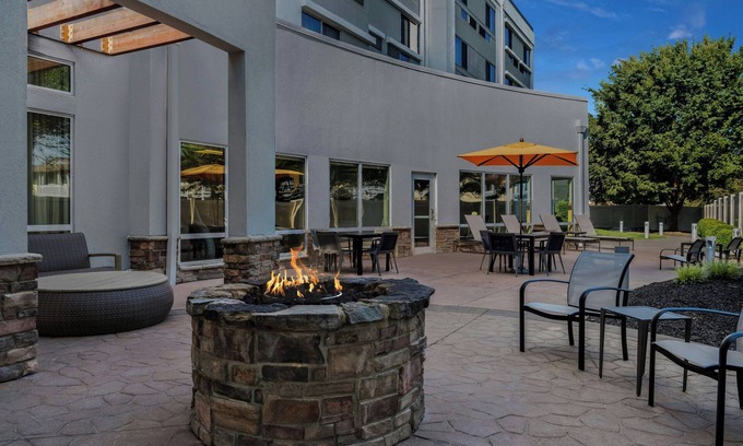 Evansville Hotel | Courtyard by Marriott Evansville East