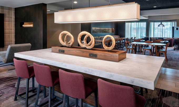 Newark Hotel | Courtyard by Marriott Newark Liberty International Airport