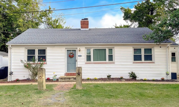 Lusby Casa | Cove Point Beach Cottage with Chesapeake Bay Views