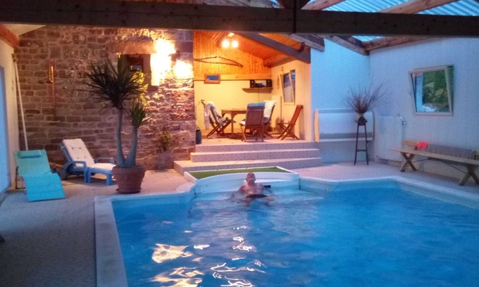 Uzemain Casa | LOGIS LUESURS DU SOLEIL 5 * -7/10 Personas CON PISCINA INTERIOR Y SAUNA PRIVADA