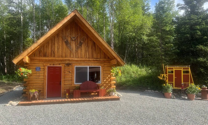 Fishhook Cabina | Cowboy Cabin -tucked into the woods near Hatcher Pass Recreation Area.