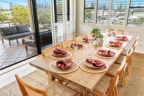 Yamba Casa | Cowrie House - Spacious, Modern holiday home