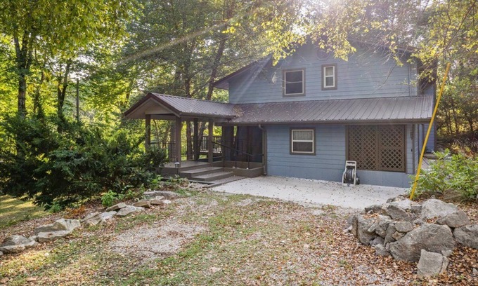 Buffalo Cabina | Cox Riverside Retreat - 32 miles to Springfield