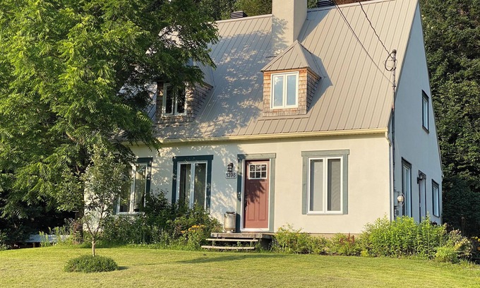Saint-Gabriel-de-Valcartier Casa | Cálida casa con spa a 10 minutos de Village Vacances Valcartier.