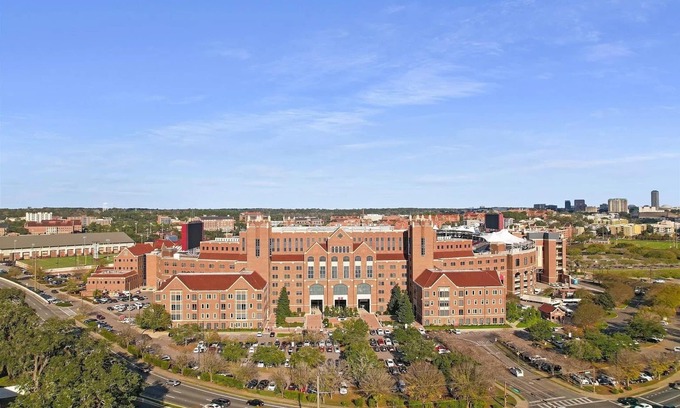 Tallahassee Condominio | Cozy 1/1 Walking distance to Doak Campbell Stadium and campus