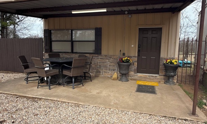 Clarksville Apartamento | Cozy 1-bedroom apartment in charming Clarksville with WiFi, AC