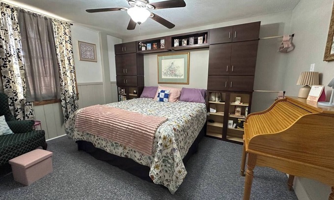 Greenfield Apartamento | Cozy 1-bedroom apartment with WiFi, AC in charming Greenfield