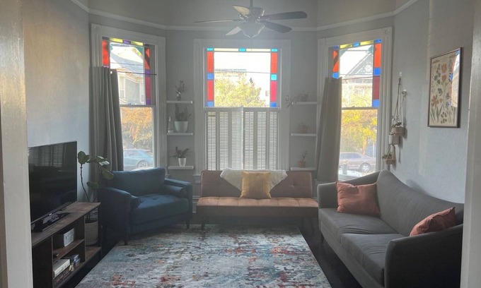 Downtown Oakland Apartamento | Cozy 1-bedroom apartment in uptown Oakland, pet-friendly with off-street parking