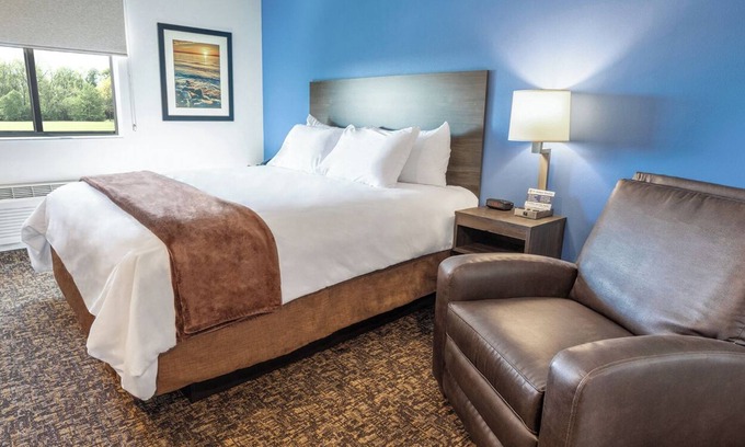 Huntersville Hotel | Cozy 1-bedroom hotel in delightful Huntersville up to 2 people