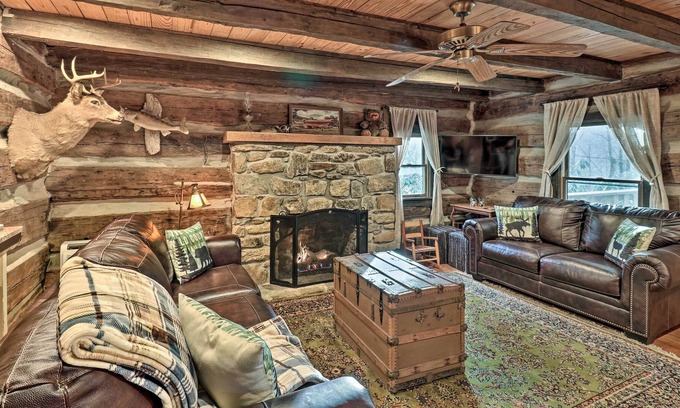 Balsam Cabina | Cozy 1850’s Log Cabin: Hike & Explore the Outdoors