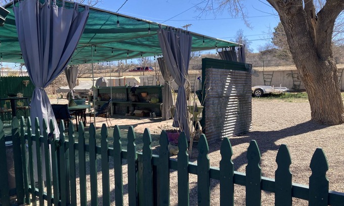 Cottonwood Cabaña | Cozy 1935 Farmhouse Cottage