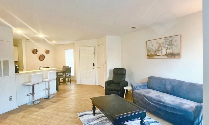 Lake Wylie Condominio | Cozy 1BD/1BA condo in Lake Wylie & Charlotte, NC. Nestled in a tranquil setting