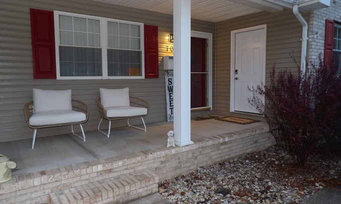Nitro Apartamento | Cozy 1BR Apt in Nitro, WV. Ideal for solo traveler, couples, or business guests