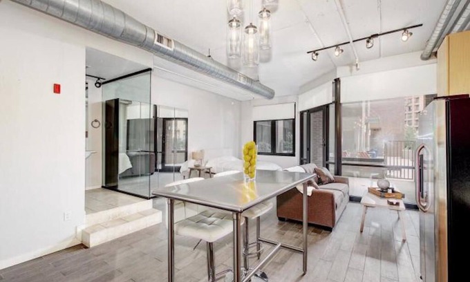 Brown and Stetson Business Apartamento | ¡Acogedor loft en el primer piso en el corazón del casco antiguo de Scottsdale! MEJOR UBICACIÓN!