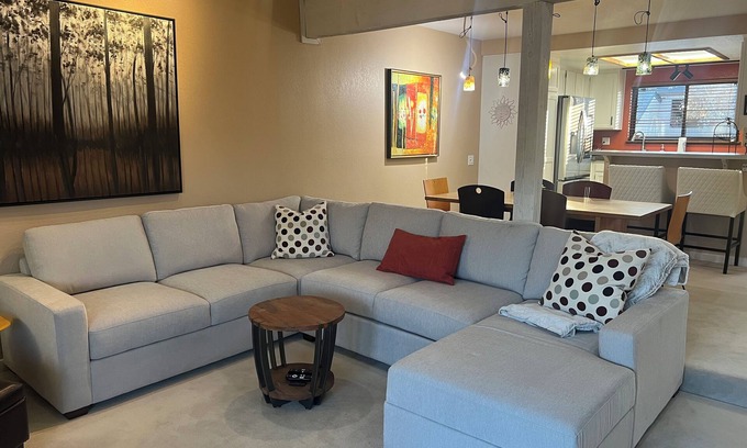 Elkhorn Village Condominio | Cozy 2 bd/2 ba Condo w/ dual decks minutes from town & slopes!