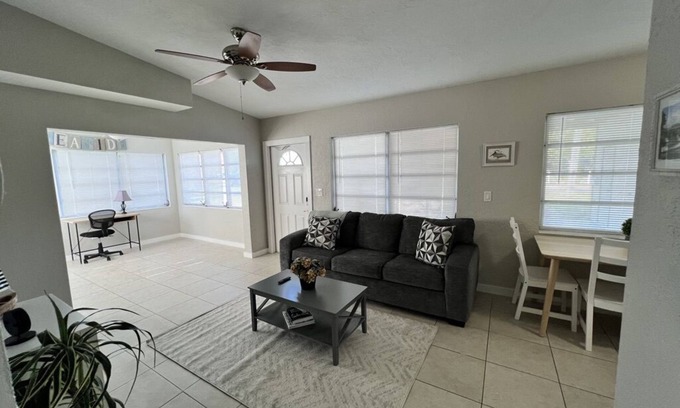 Bradenton Apartamento | Cozy 2 bed short drive to Anna Maria Island