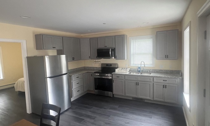 Guild Apartamento | Cozy 2-bedroom apt-1 in Lakes Region with AC, WiFi, Pet friendly 2 queen beds