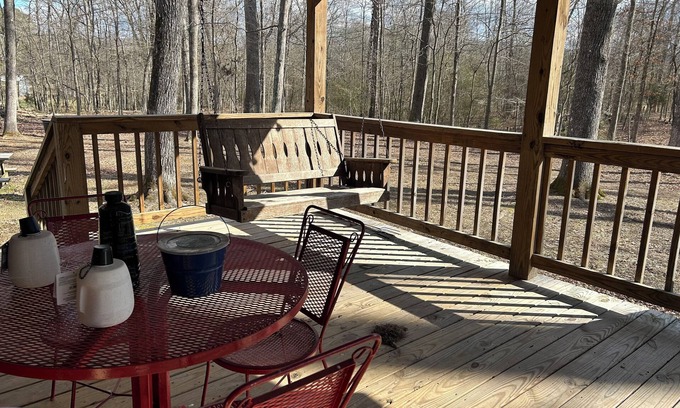 LaFayette Cabina | Cozy 2-bedroom cabin in welcoming LaFayette with WiFi, AC