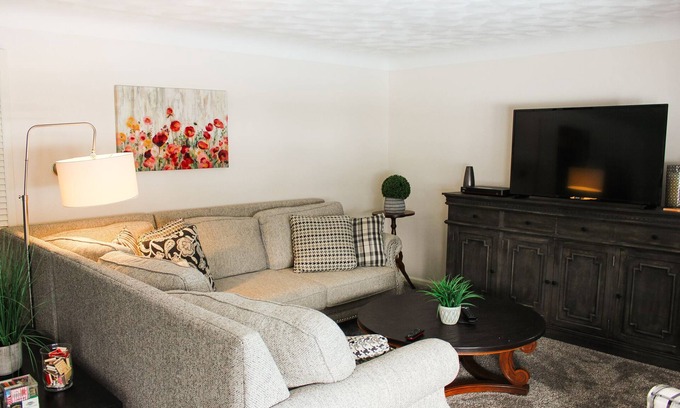 Defiance Apartamento | Cozy 2 Bedroom Home Downtown Defiance!