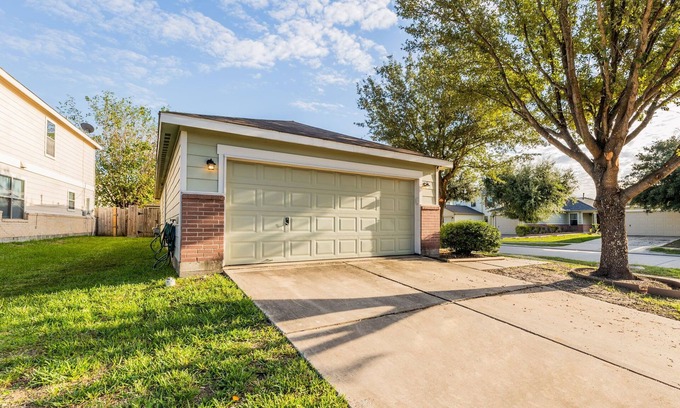 Houston Casa | Cozy 2-Bedroom Home w/ Study Room near IAH Airport