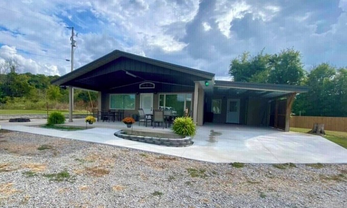 Yellville Cabaña | Cozy 2 bedroom in Lead Hill by Bull Shoals Lake