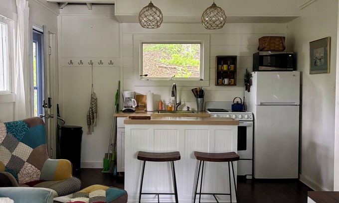 Ludington Casa | Cozy 2-bedroom Lakehouse on the South Bayou of Hamlin Lake