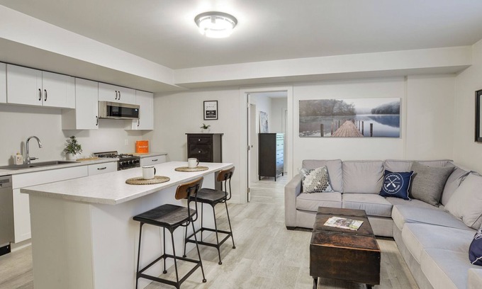 Gravenhurst Casa | Cozy 2-Bedroom Retreat with Private Entrance at Muskoka Bay Resort.