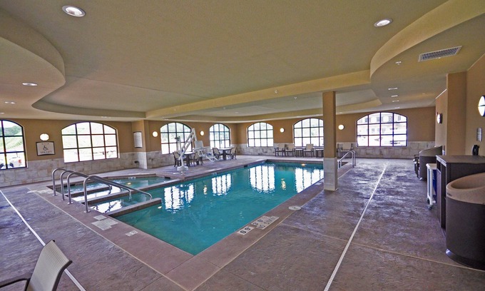 Altoona Condominio | Acogedora suite de 2 dormitorios | Desayuno gratuito, Wi-Fi gratuito, piscina cubierta y bañera de hidromasaje