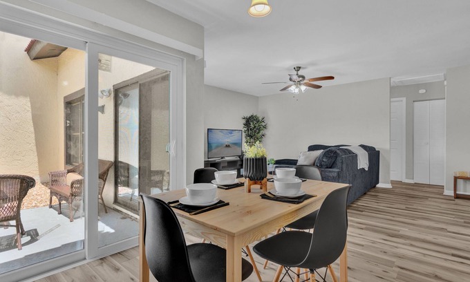 Poinciana Casa | Cozy 2-bedroom Townhouse 35 mins to Disney Parks!