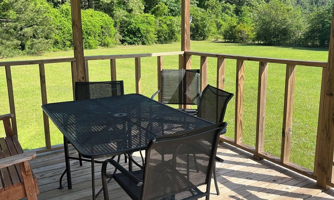 Bucks Casa | Cozy 2-BR MH in wonderful country setting. Short drive to Industrial Plants