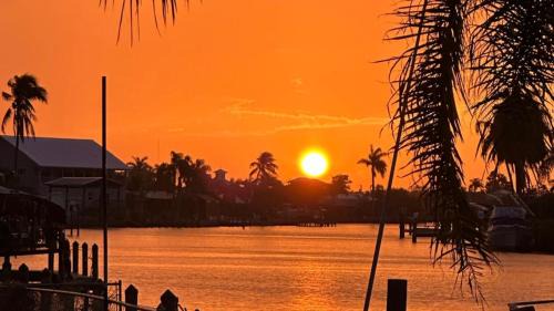Fort Myers Shores Casa | Cozy 2 BR Waterfront home with Heated Pool
