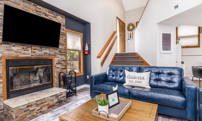 The Galena Territory Villa | Cozy 2 BR with Fireplace | Sleeps 6 |