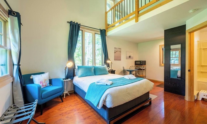 Ephraim Cabaña | Cozy 2-Unit Duplex | 1 block to Sunsets & Dining