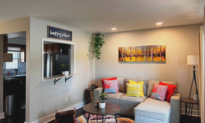 Davenport Casa | Cozy 2BR Ranch, within <10 mins to everything in QC!