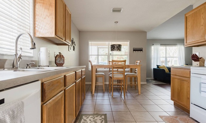 Okeechobee Casa | Cozy 3/2 Home with Comfy Beds & Ample Parking - Your Perfect Getaway