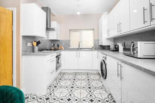 Oldbury Casa | Cozy 3-bed house ideal for families and contractors with Netflix 7 miles for Birmingham City Centre