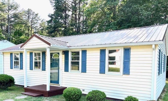 La Crosse Casa | Cozy 3 Bedroom / 1.5 Bath House Close to Everything!