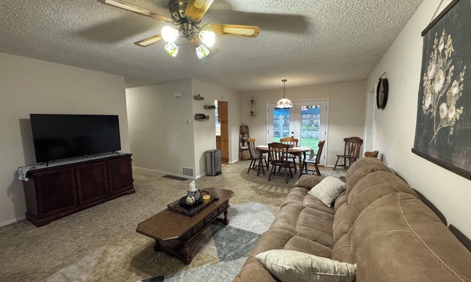 Lamar Casa | Cozy 3-bedroom, 1-bath home with a homey feel!