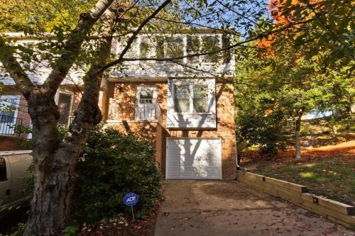 Nauck Casa | Cozy 3 bedroom and 2 bath Townhouse