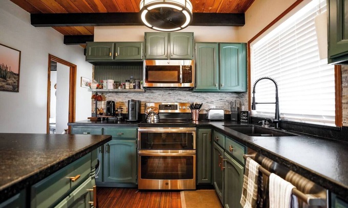 Rimrock Cabina | Cozy 3 Bedroom Cabin, Epic Views!