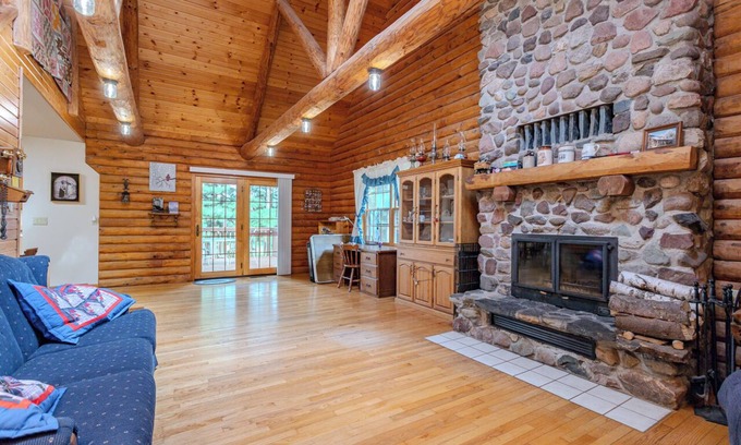 Chili Cabina | Cozy 3-bedroom cabin with WiFi and AC in tranquil Greenwood