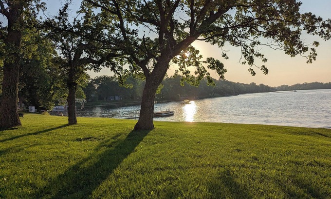 Underwood Cabina | Cozy 3-bedroom cabin just steps from the lake!