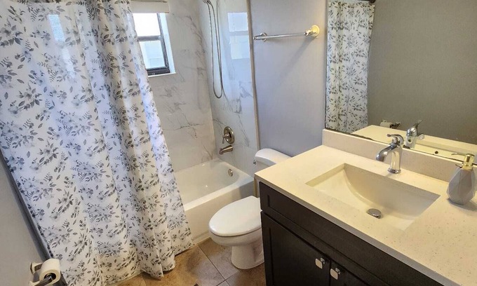 Coral Springs Condominio | Cozy 3-bedroom condo in fabulous Coral Springs with WiFi, AC