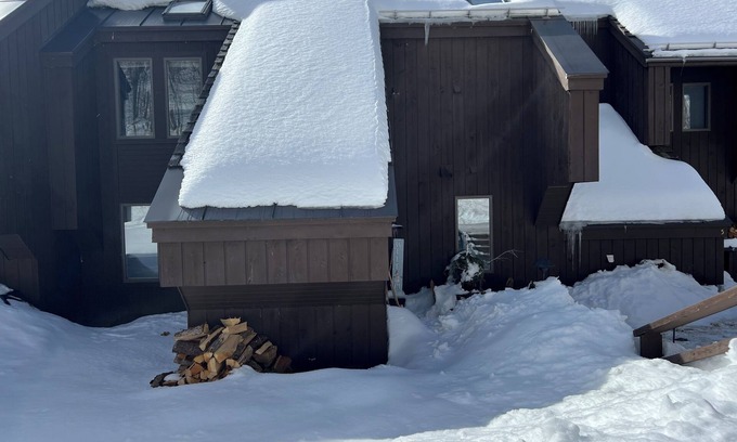 Plymouth Condominio | Cozy 3-bedroom condo located in Plymouth, VT . 12 miles to Okemo mountain-