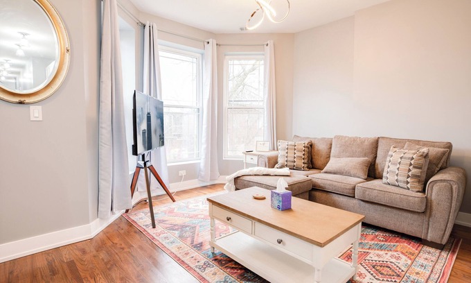 Woodlawn Apartamento | Cozy 3-bedroom condo near University of Chicago