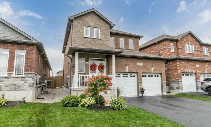 Barrie Casa | Cozy 3 bedroom home perfect for small gatherings