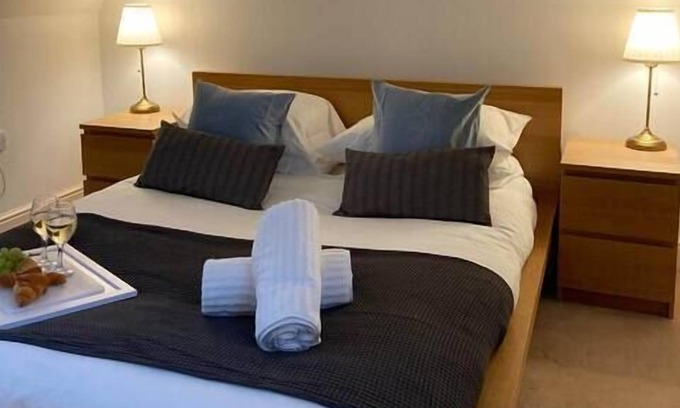 Ipswich Cabaña | Cozy 3 bedroom house with parking in city centre.
