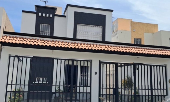 El Pueblito Casa | Cozy 3-bedroom Roxbury House with WiFi, AC Pet friendly.