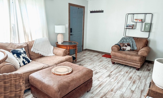 Beech Grove Casa | Cozy 3 BR home in a small town, 8 minutes from downtown Indy/ fountain square